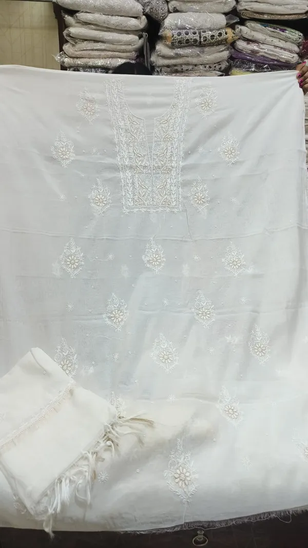 Semi_Stitched_Chikankari_Gardhana_Suit_with_Dupatta