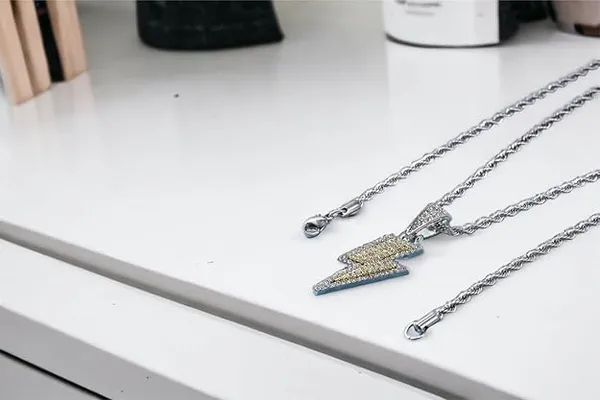 Silver_Chain_For_Men_Stainless_Steel_Silver_Pendant_Chain_For_Men_Women_Girls_Love_Gifts_Jewellery