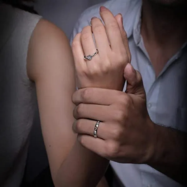 Pack_Of_2__Viyyavi_Endless_Love_Engraved_Crystal_Heart_Couple_Ring_for_Men_and_Women_Silver_Brass_Ring_For_Women_