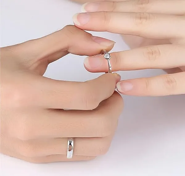 Pack_Of_2__Viyyavi_Endless_Love_Engraved_Crystal_Heart_Couple_Ring_for_Men_and_Women_Silver_Brass_Ring_For_Women_