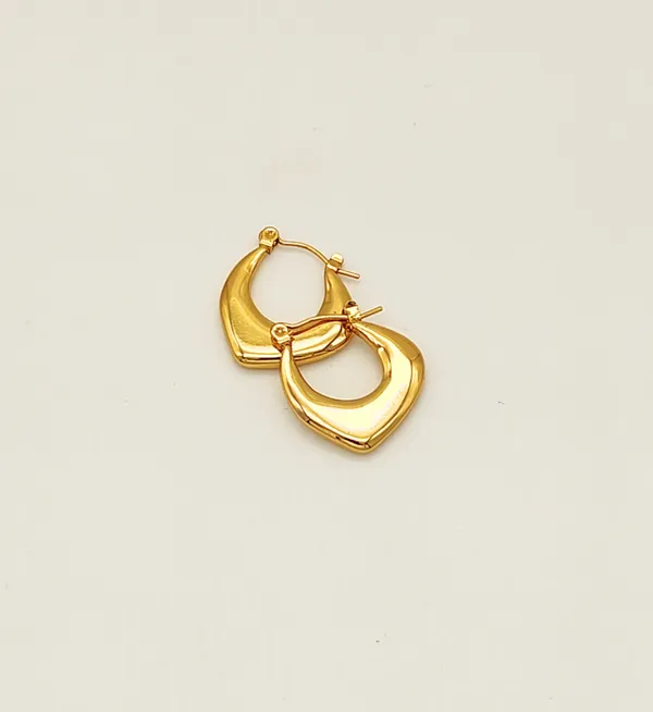 Gold_Plated_Stainless_Steel_Elegant_Heart_Shaped_Hoops_Earrings_For_Women