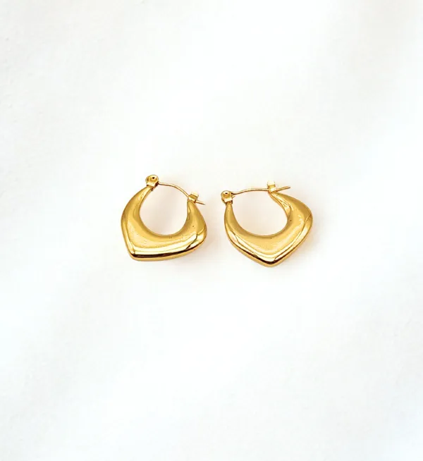 Gold_Plated_Stainless_Steel_Elegant_Heart_Shaped_Hoops_Earrings_For_Women