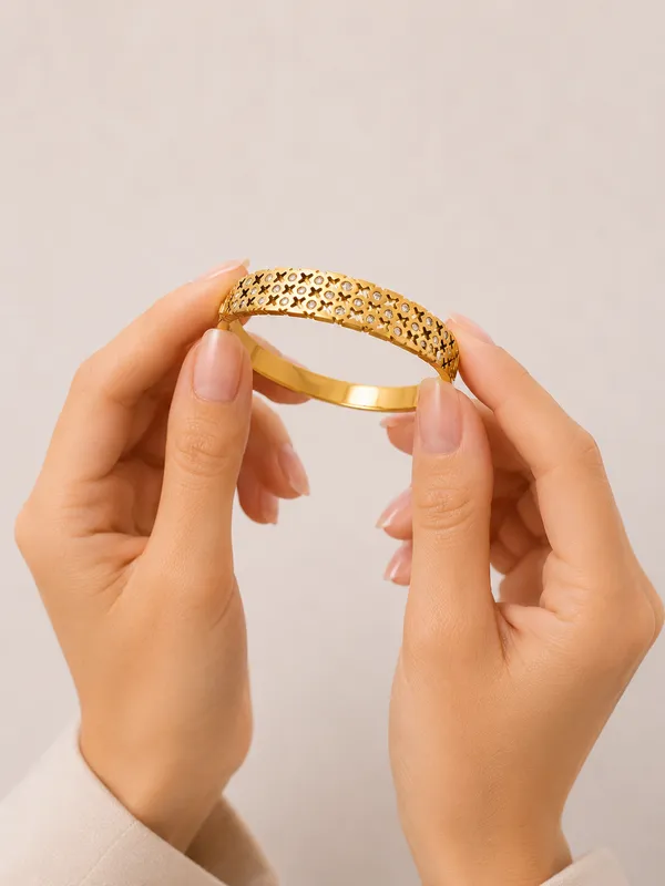 Gold_Plated_Stainless_Steel_Textured_Bracelet_For_Women