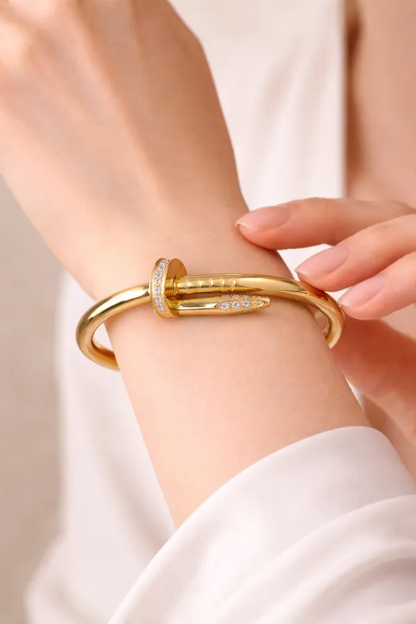 Gold_Plated_Stainless_Steel_Nail_Design_Bracelet_With_Stone_For_Women
