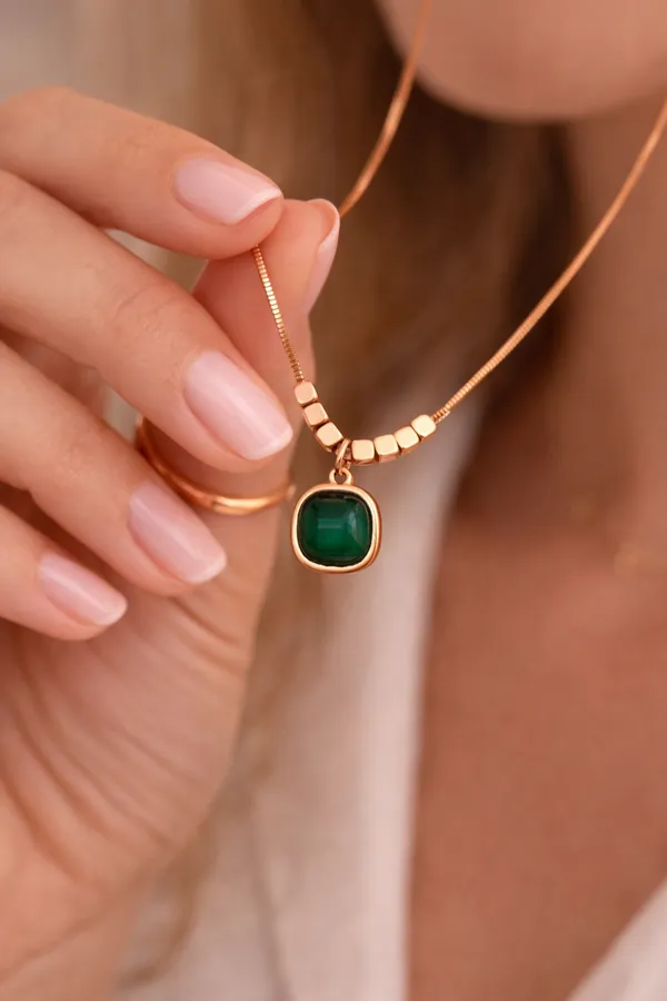 Emerald_Square_Gold_Pendant