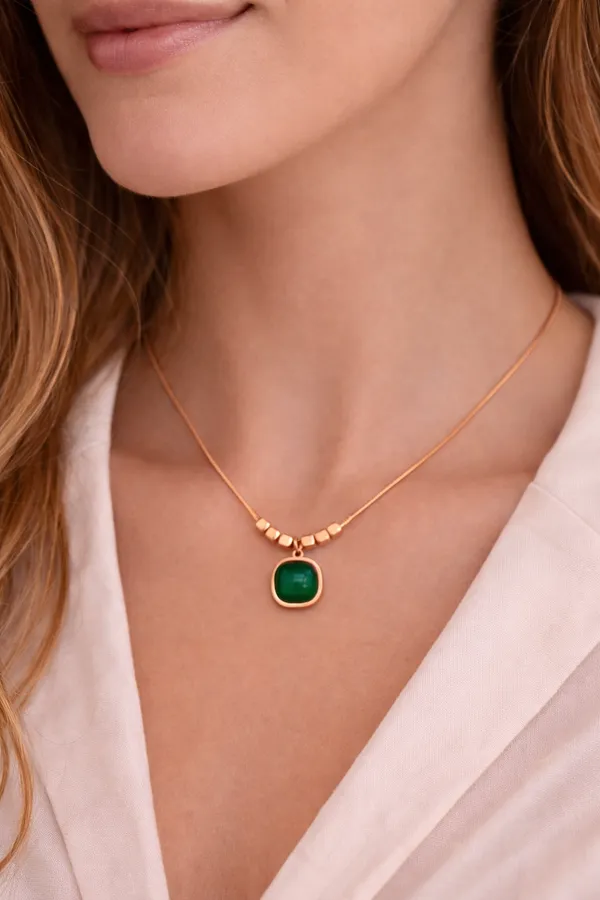 Emerald_Square_Gold_Pendant