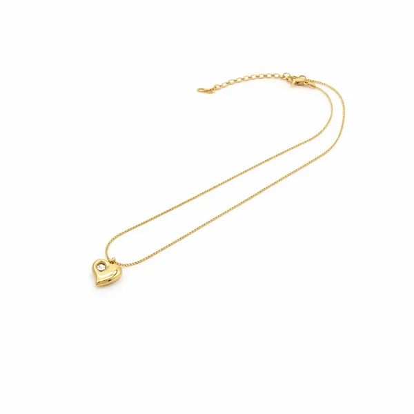 Heart-Shaped_Pendant_with_Stone