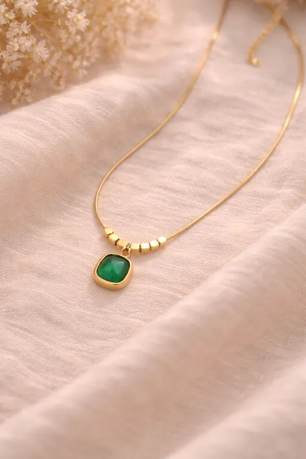 Emerald_Square_Gold_Pendant