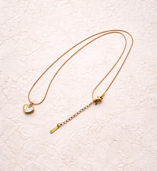 Gold_Plated_Stainless_Steel_Mother_Of_Pearl_Heart_Pendant_For_Women