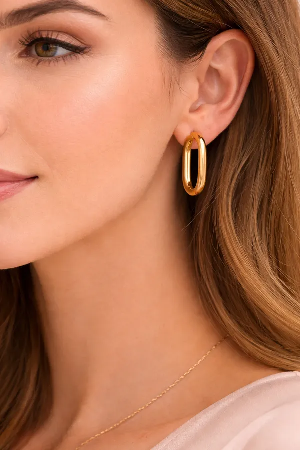 Minimal_Oval_Gold_Huggie_Earrings