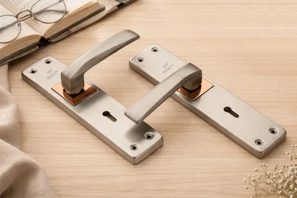Iron_Home_Lock_Set_For_Modern_Doors