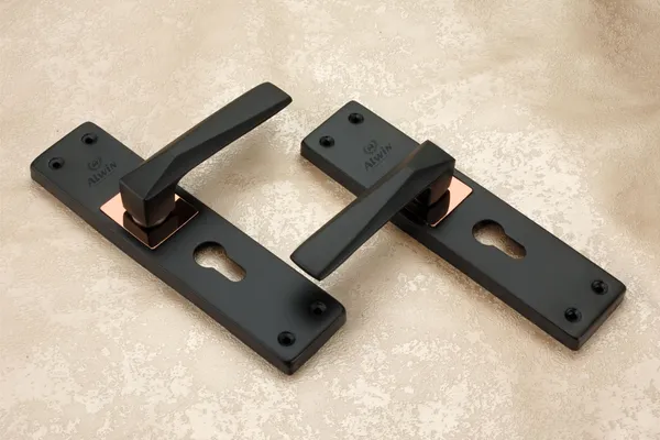 Iron_Home_Lock_Set_For_Residential_Doors