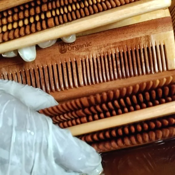 Pack_of_2_|_Kachi_Neem_Oil_Treated_Neem_Comb_Combo_Herbal_Handle_And_Pocket_Comb_Soaked_In_Neem_And_Virgin_Coconut_Oil_For_Strong_Healthy_Hair