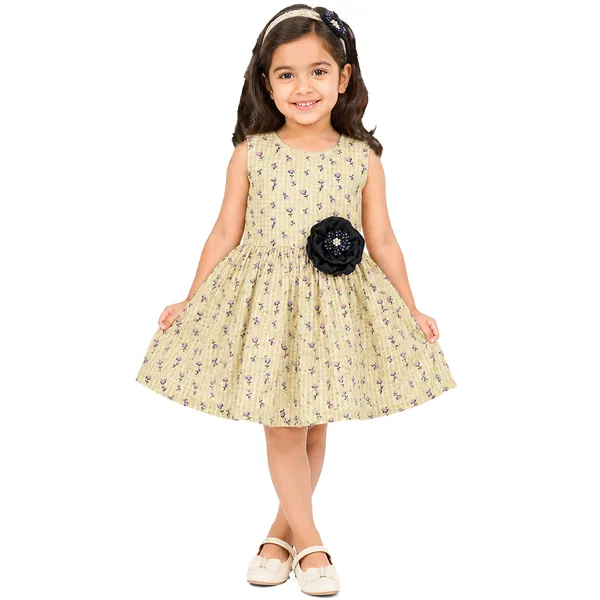 Yellow_Floral_Print_Sleeveless_Fit_&_Flare_Dress_with_Black_Flower_Appliqu√©