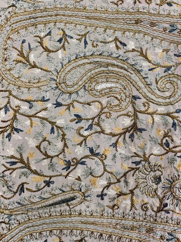 Kashmiri_Inspired_Beige_Dupatta_With_Intricate_Paisley_Embroidery_Beige