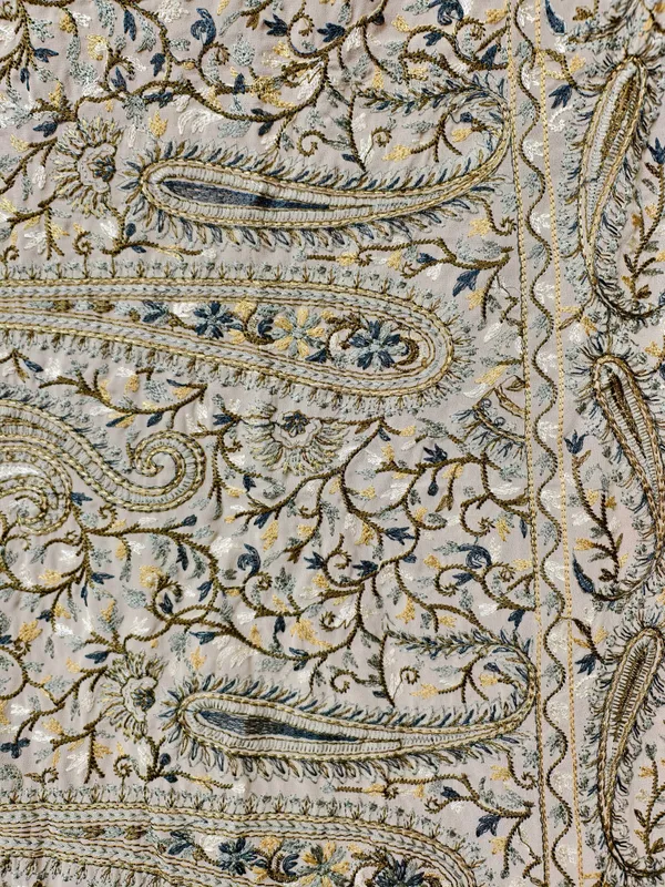 Kashmiri_Inspired_Beige_Dupatta_With_Intricate_Paisley_Embroidery_Beige