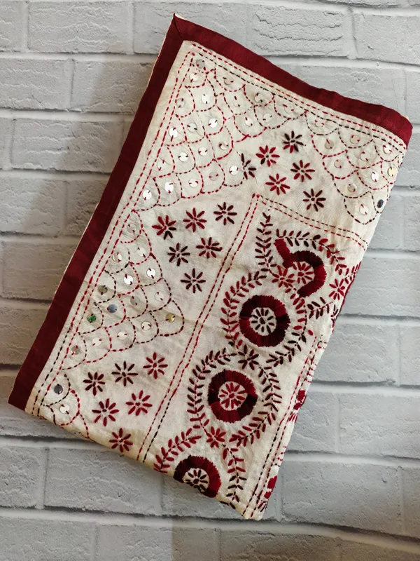 Handcrafted_Charm_Cream_Tussar_Silk_Dupatta_With_Maroon_Kantha_Work_Sequins