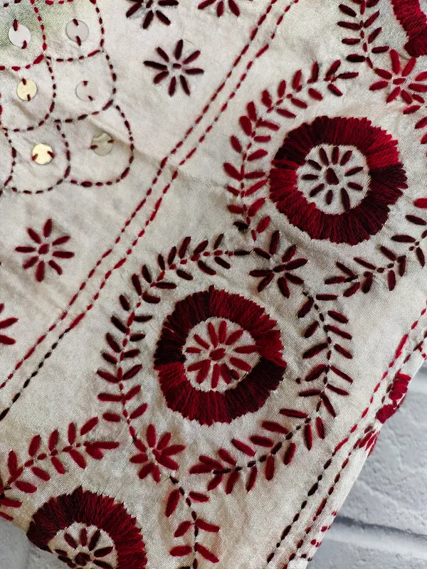 Handcrafted_Charm_Cream_Tussar_Silk_Dupatta_With_Maroon_Kantha_Work_Sequins