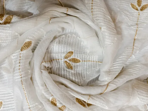 Off_White_Kota_Doria_Dupatta_With_White_Thread_Gold_Zari_Leaf_Embroidery