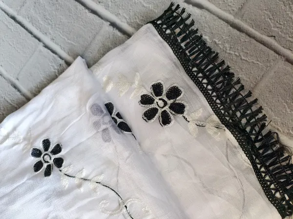 Black_White_Floral_Embroidered_Georgette_Dupatta_With_Tassel_Border