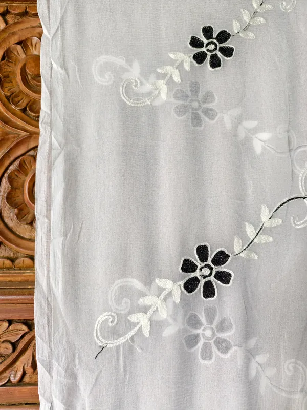 Black_White_Floral_Embroidered_Georgette_Dupatta_With_Tassel_Border