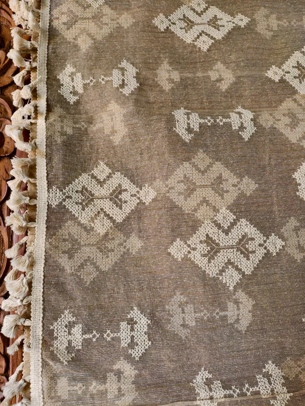 Soft_Beige_Geometric_Pattern_Dupatta_With_Cotton_Thread_Work