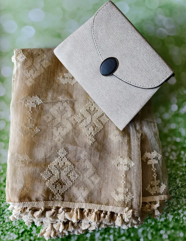 Combo_of_Clutch_and_Handcrafted_Beige_Embroidered_Dupatta_With_Coordinated_Clutch_Bag