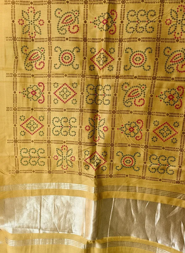 Traditional_Gold_Bandhani_Dupatta_With_Golden_Zari_Border