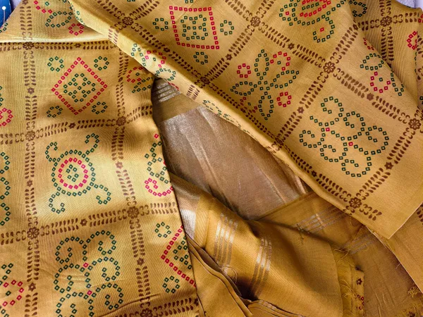 Traditional_Gold_Bandhani_Dupatta_With_Golden_Zari_Border