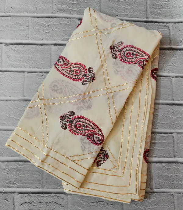 Handcrafted_Cream_Dupatta_With_Traditional_Paisley_Print_Zari_Border