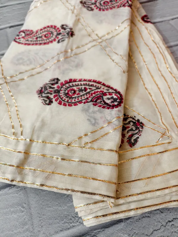 Handcrafted_Cream_Dupatta_With_Traditional_Paisley_Print_Zari_Border