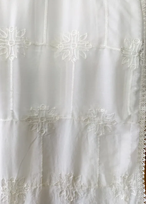 Classic_White_Ethnic_Dupatta_With_Delicate_Thread_Work