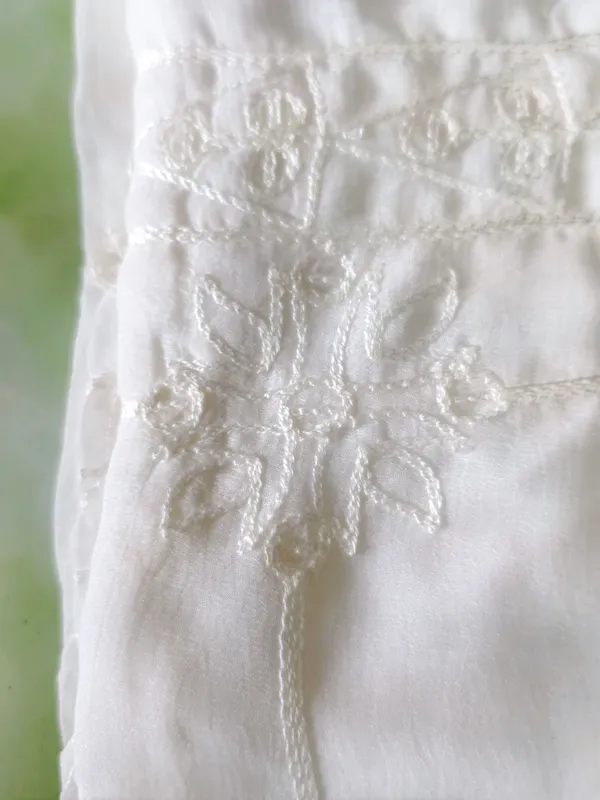 Classic_White_Ethnic_Dupatta_With_Delicate_Thread_Work