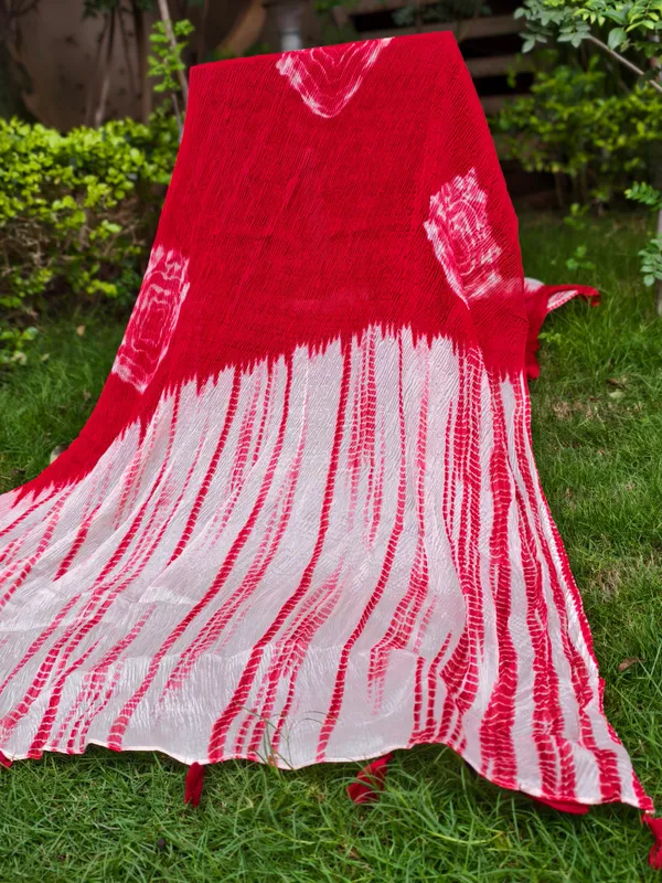 Handcrafted_Red_Ivory_Shibori_Cotton_Stole_With_Tassel_Finish