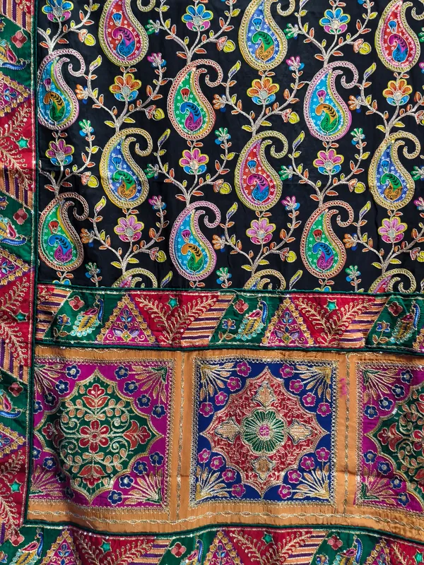 Black_Paisley_Sequin_Art_Dupatta