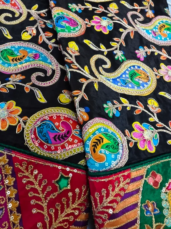 Black_Paisley_Sequin_Art_Dupatta