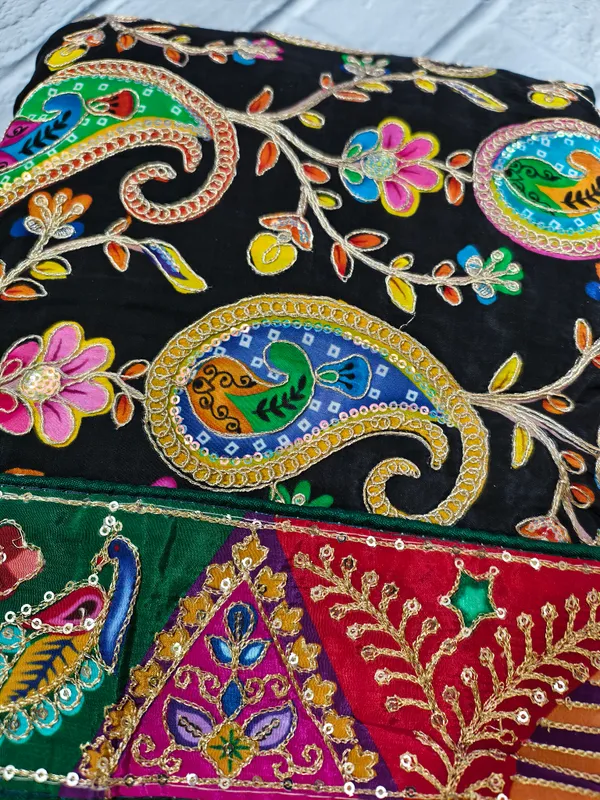 Black_Paisley_Sequin_Art_Dupatta