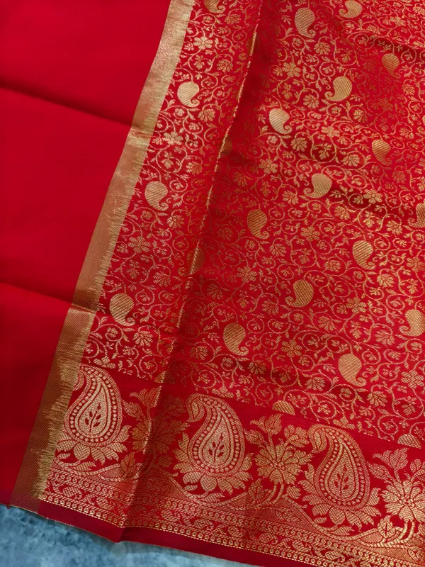 Crimson_Gold_Paisley_Zari_Dupatta