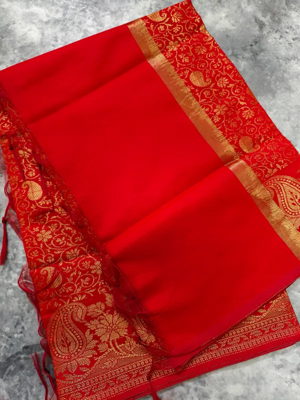 Crimson_Gold_Paisley_Zari_Dupatta
