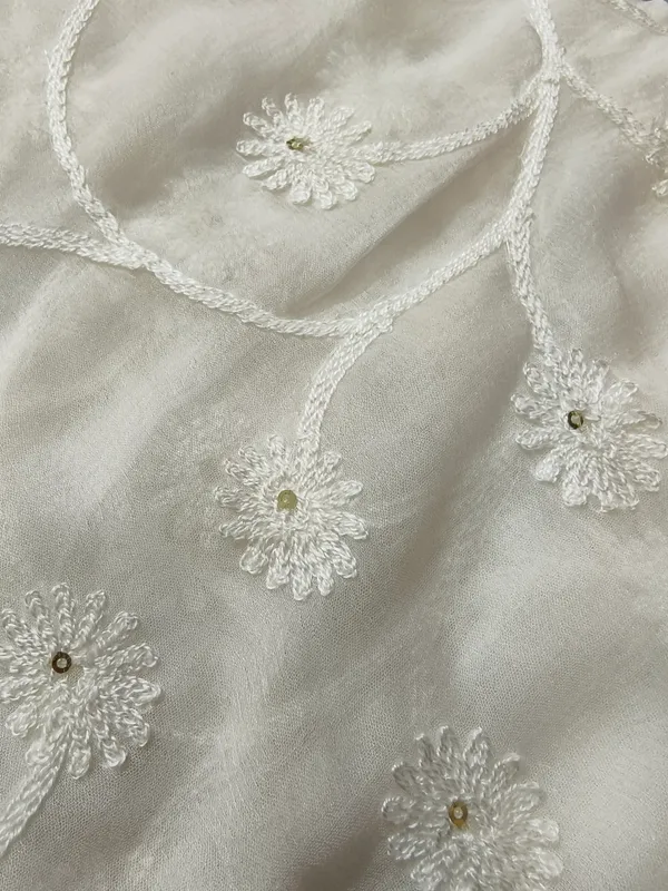Whisper_White_Floral_Embroidered_Dupatta