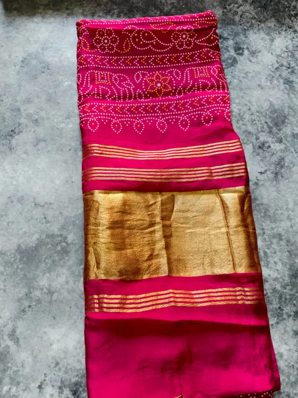 Fuchsia_Gold_Bandhani_Radiance