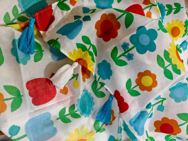 Retro_Floral_White_base_stole