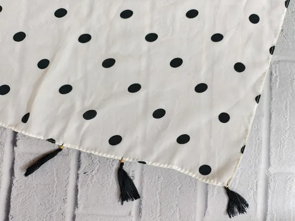 Classic_Polka_Dot_Stole