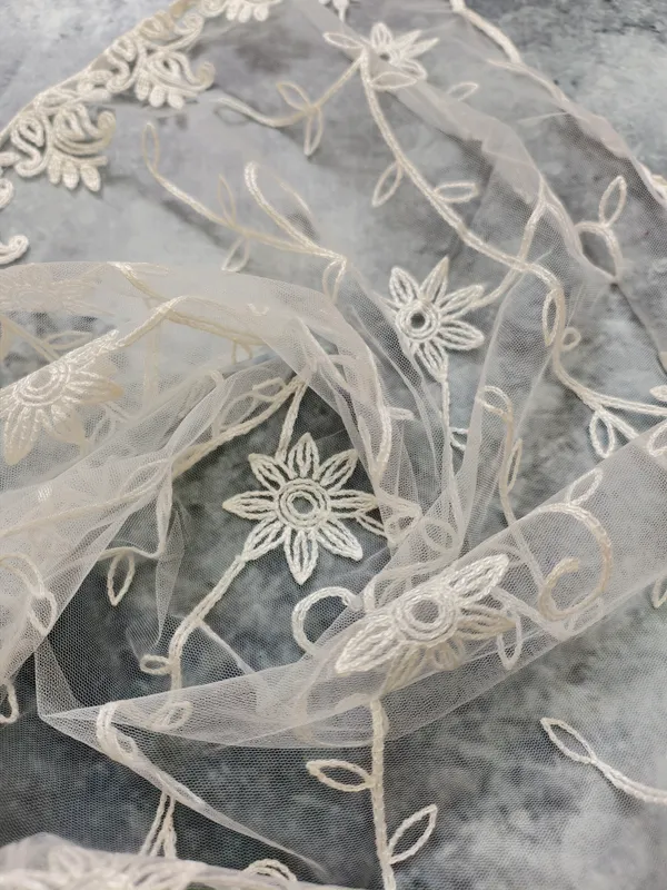Ethereal_Cream_Embroidered_Floral_Stole