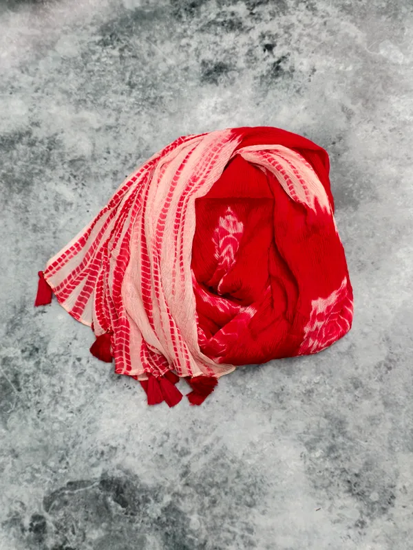 Varun_Dhawan_Bought_1_Crimson_Ripple_Casual_Stole
