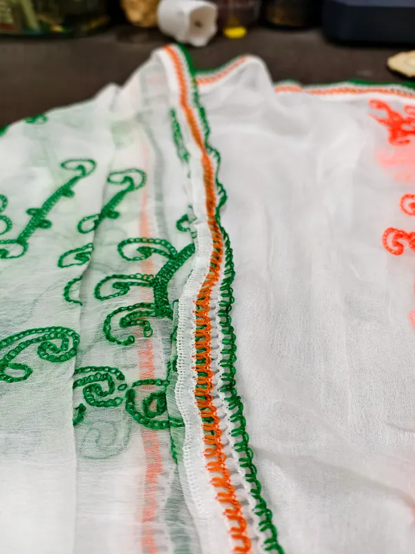 Tricolor_Flourish_Embroidered_Dupatta