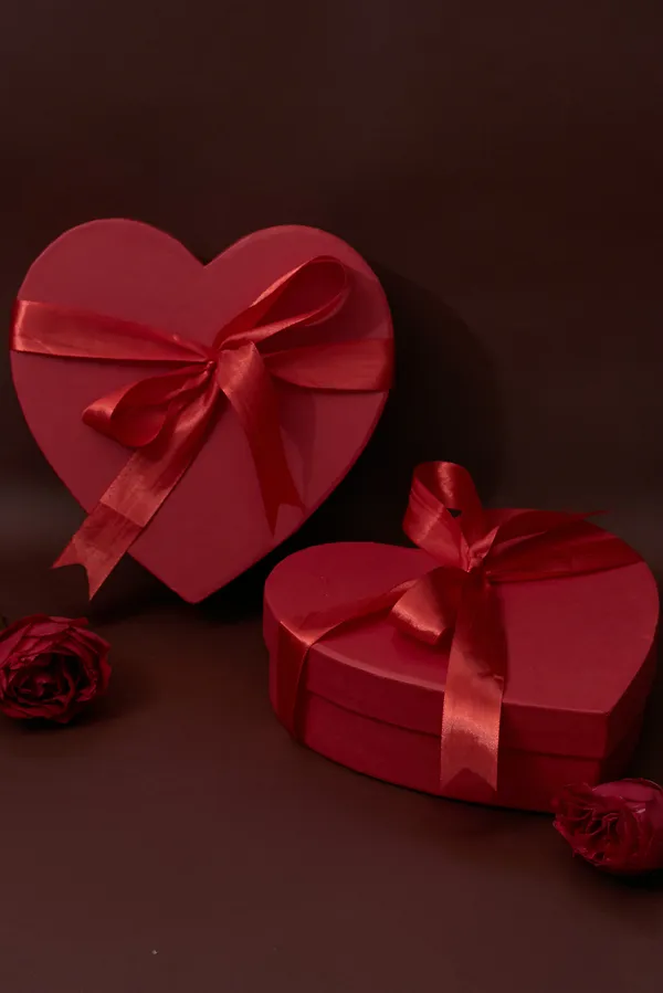 Red_Mdf_Wood_Cardboard_Gift_Box_For_Men_&_Women