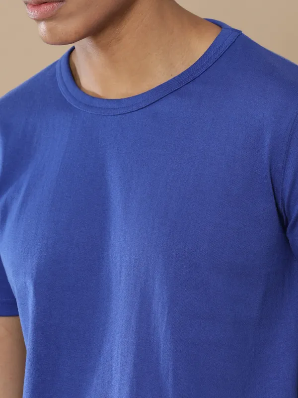 Blue_Sustainable_Crewneck_Cotton_And_Polyester_Round_Neck_T_Shirt_For_Men