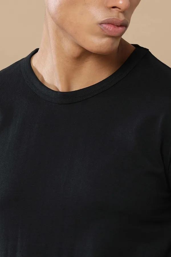 Classic_Black_Sustainable_Crewneck_Cotton_And_Polyester_Round_Neck_T_Shirt_For_Men