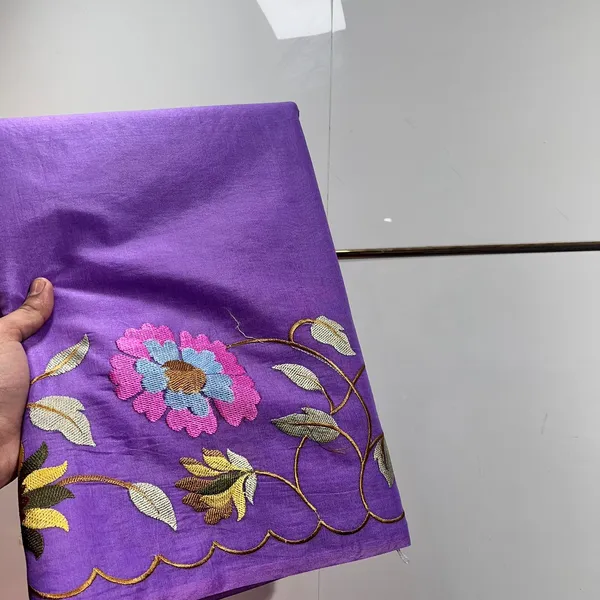 Purple_Embroidered_Floral_Fabric_With_Scalloped_Border___Decorative_Cloth_Silk_Saree_For_Women